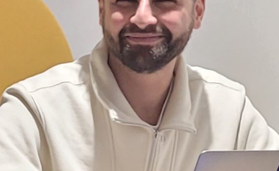 Okba SNOUSSI co workeur et co-fondateur de l'agence de com Obama